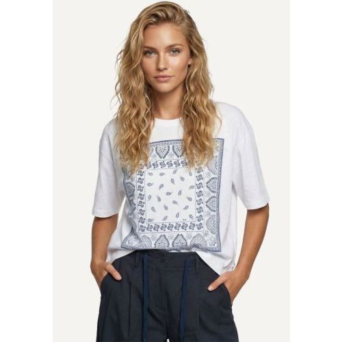 River Woods  Ecru / Navy